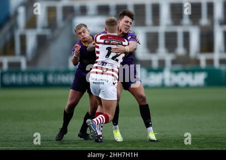 NEWCASTLE ON TYNE, JAN 23rd James McDonnell of Wigan Warriors viene affrontato durante la partita amichevole tra Newcastle Thunder e Wigan Warriors a Kingston Park, Newcastle domenica 23rd gennaio 2022. (Credit: Will Matthews | MI News) Credit: MI News & Sport /Alamy Live News Foto Stock