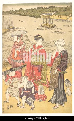 Donne a Takanawa Beach ca. 1790s Utagawa Toyokuni i giapponese Utagawa Toyokuni, insegnante di Kuniyoshi, era l'artista più influente della scuola di Utagawa. Le alte ed eleganti donne di Toyokuni condividono gli ideali di bellezza codificati alla fine del XVIII secolo da Utamaro e Kiyonobu. In questa stampa, il foglio centrale di un trittico, tre donne e due ragazzi stanno camminando lungo la spiaggia di Takanawa, un punto panoramico vicino Shinagawa in Edo (Tokyo). Donne a Takanawa Beach 57073 Foto Stock