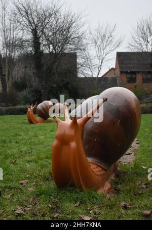 The Snail Trail - tre gigantesche sculture di lumache nel parco di Walnut Tree, Milton Keynes. Foto Stock