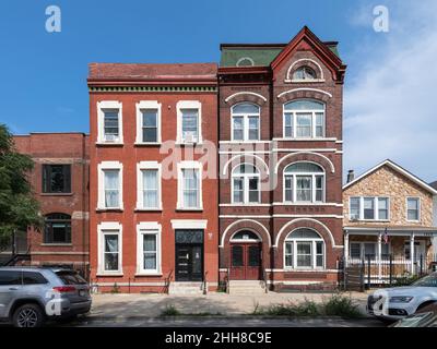 Edifici residenziali nel quartiere di Pilsen Foto Stock