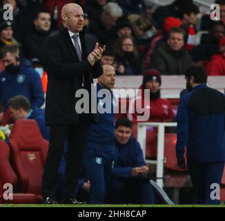 LONDRA, INGHILTERRA - GENNAIO 23: Burnley Manager Sean Dyche durante la partita della Premier League tra Arsenal e Burnley all'Emirates Stadium il 23 Gennaio 2022 a Londra, Regno Unito. (Foto tramite MB Media) Foto Stock