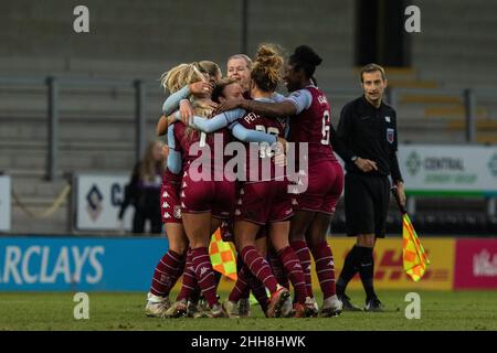 Burton, Regno Unito. 23rd Jan 2022. Burton, Inghilterra, 23rd gennaio 20 i giocatori di Aston Villa festeggiano la vittoria della partita WSL tra Leicester City e Aston Villa al Pirelli Stadium Gareth Evans/SPP Credit: SPP Sport Press Photo. /Alamy Live News Foto Stock