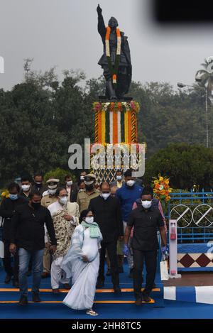 Kolkata, India. 23rd Jan 2022. KOLKATA, INDIA - GENNAIO 23: Il Capo Ministro del Bengala Occidentale Mamata Banerjee parte dopo aver reso omaggio a Netaji Subhas Chandra Bose per il suo 125th anniversario di nascita a Red Road il 23 Gennaio 2022 a Kolkata, India. (Foto di Samir Jana/Hindustan Times/Sipa USA) Credit: Sipa USA/Alamy Live News Foto Stock