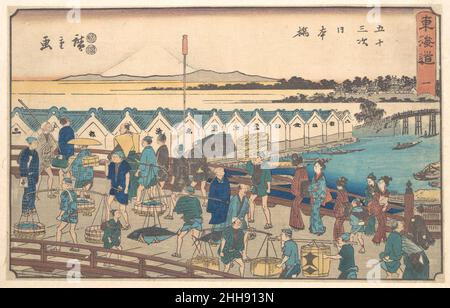 Nihon bashi ca. 1848–49 Utagawa Hiroshige Giapponese il viaggio raffigurato nelle cinquantatre stazioni del T?kaid? Inizia con Nihonbashi, il "Ponte del Giappone" che segna il centro della città di Edo. Hiroshige illustra il trambusto del traffico sul ponte. I grandi pesci vengono consegnati dal vicino mercato del pesce. Dietro il ponte magazzini sono allineati lungo il fiume. Alcuni dei caratteri giapponesi sulle pareti bianche degli edifici corrispondono al nome dell'editore di questo T?kaid? Serie, Maruya Seijir?. Questa stampa mostra il ponte attraverso la composizione e include un Foto Stock