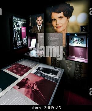 23 gennaio 2022 - Sandy Springs, Georgia, USA - "Downton Abbey, The Exhibition", al Perimeter Pointe, offre uno sguardo interattivo ed educativo alla serie televisiva di successo in tutto il mondo, come raccontato attraverso le ricreazione, i costumi, gli specchi magici, le proiezioni immersive e altre tecnologie all'avanguardia. La mostra dell'area di Atlanta continua fino al 28 aprile 2022.(Credit Image: © Brian Cahn/ZUMA Press Wire) Foto Stock