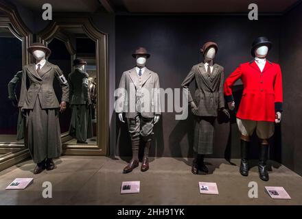 23 gennaio 2022 - Sandy Springs, Georgia, USA - "Downton Abbey, The Exhibition", al Perimeter Pointe, offre uno sguardo interattivo ed educativo alla serie televisiva di successo in tutto il mondo, come raccontato attraverso le ricreazione, i costumi, gli specchi magici, le proiezioni immersive e altre tecnologie all'avanguardia. La mostra dell'area di Atlanta continua fino al 28 aprile 2022.(Credit Image: © Brian Cahn/ZUMA Press Wire) Foto Stock