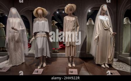 23 gennaio 2022 - Sandy Springs, Georgia, USA - "Downton Abbey, The Exhibition", al Perimeter Pointe, offre uno sguardo interattivo ed educativo alla serie televisiva di successo in tutto il mondo, come raccontato attraverso le ricreazione, i costumi, gli specchi magici, le proiezioni immersive e altre tecnologie all'avanguardia. La mostra dell'area di Atlanta continua fino al 28 aprile 2022.(Credit Image: © Brian Cahn/ZUMA Press Wire) Foto Stock