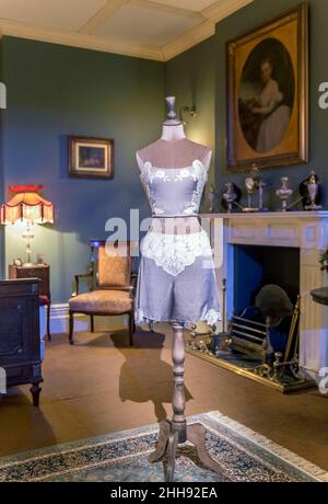 23 gennaio 2022 - Sandy Springs, Georgia, USA - "Downton Abbey, The Exhibition", al Perimeter Pointe, offre uno sguardo interattivo ed educativo alla serie televisiva di successo in tutto il mondo, come raccontato attraverso le ricreazione, i costumi, gli specchi magici, le proiezioni immersive e altre tecnologie all'avanguardia. La mostra dell'area di Atlanta continua fino al 28 aprile 2022.(Credit Image: © Brian Cahn/ZUMA Press Wire) Foto Stock