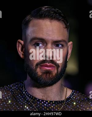 Birmingham, Regno Unito. 20th Jan 2022. John Whaite of the Strictly come Dancing Live Tour 2022 pone per una foto alla Utilita Arena di Birmingham. E' il primo tour in due anni a causa di Covid-19. Credit: SOPA Images Limited/Alamy Live News Foto Stock