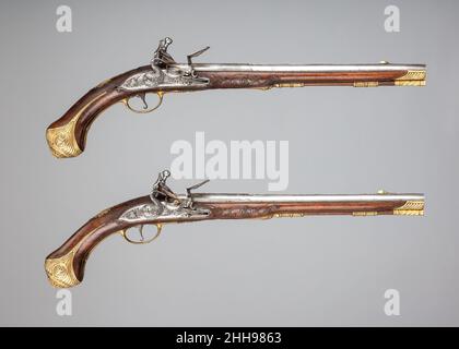 Coppia di pistole Flintlock Holster ca. 1735 Franz Matzenkopf questo paio di pistole occupa un posto speciale tra le armi da fuoco di lusso dell'Europa del XVIII secolo, come una delle opere più significative della scuola boema, E come esempio superlativo della virtuosità di Franz Matzenkopf, un artigliere di Praga che può essere considerato uno dei migliori scalpellatori d'acciaio che lavorano fuori della Francia durante il periodo. Nato nel villaggio di Prutz in Tirolo intorno al 1705, e apprendista a Vienna nel 1721, Matzenkopf lavorò come uomo di viaggio a Praga dal 1727, e divenne un maestro artigliere nel 1731. Egli rapidamente b Foto Stock