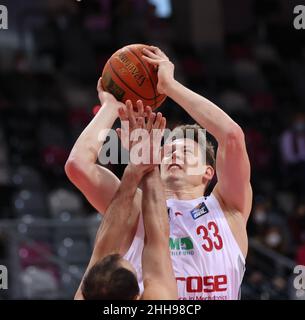 Bonn, Germania. 23rd Jan 2022. Basket Bundesliga, Matchday 18, BBL, Telekom cestini Bonn vs Brose Bamberg, Patrick Heckmann (Bamberga) controlla la palla. Credit: Juergen Schwarz/Alamy Live News Foto Stock