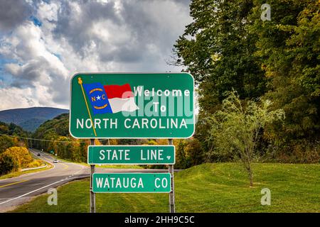 Un cartello di benvenuto nella Carolina del Nord sull'autostrada che segna il confine di stato con il Tennessee. Foto Stock