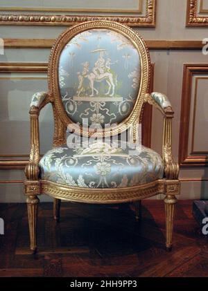 Poltrona (una delle quattro) (parte di un set) ca. 1770 Louis Delanois Francese. Poltrona (una delle quattro) (parte di un set). Francese, Parigi. CA. 1770. Mogano intagliato e dorato, damasche di seta moderna. Mobili in legno Foto Stock