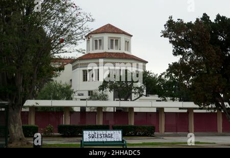 Los Angeles, California, USA 17th gennaio 2022 una visione generale dell'atmosfera della Fairfax High School, i cui ex studenti includono cantante/musicista Anthony Kiedis dei Red Hot Chili Peppers, attrice Carole Lombard, attrice Demi Moore, musicista Herb Alpert, attore David Arquette, Il musicista Michael Flea Balzary, il musicista Tracii Guns, il cantante d'opera Jerome Hines, l'attrice Darla Hood, l'attore Timothy Hutton, il musicista Rami Jaffee, il musicista Tito Jackson, L'attore David Janssen, il compositore Carol Connors, l'attore Cirroc Lofton, l'attore Ricardo Montalbon e la madre di Meghan Markle Doria Ragland a 7850 Melrose Avenu Foto Stock