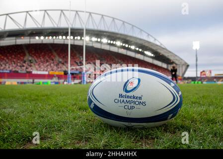 Limerick, Irlanda. 24th Jan 2022. Palla ufficiale durante la Heineken Champions Cup, Round 4, Pool B Match tra Munster Rugby e Wasps al Thomond Park di Limerick, Irlanda il 23 gennaio 2022 (Foto di Andrew SURMA/ Credit: Sipa USA/Alamy Live News Foto Stock