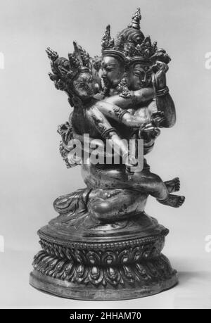 Manjuvajra e Vidyadhara in abbraccio estatico (Yab-Yum) ca. Il Tibet Manjuvajra del 17th–18th secolo è una forma esoterica di Manjushri, la Bodhisattva della saggezza trascendente. Manjuvajra e Vidyadhara in abbraccio estatico (Yab-Yum) 37611 Foto Stock