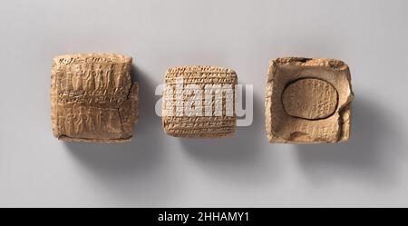 Tavoletta cuneiforme con una seconda tavoletta: Lettera privata ca. 20th–19th secolo a.C. l'antica colonia di commercio assiro Kültepe, l'antica città di Kanesh, era una città potente e cosmopolita situata nella Cappadocia settentrionale, nell'Anatolia centrale. Durante i primi anni del secondo millennio a.C., divenne parte della rete di insediamenti commerciali stabiliti in tutta la regione dai mercanti di Ashur (in Assiria nella Mesopotamia settentrionale). Viaggiando per lunghe distanze da caravan asino, e spesso vivendo separatamente dalle loro famiglie, questi commercianti commerciavano grandi quantità di stagno e tessuti per oro e argento Foto Stock