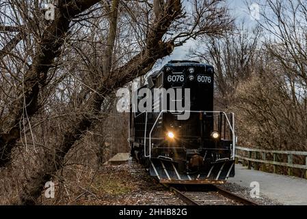 Treno NCRR che si avvicina alla stazione di Hanover Junction, York County, Pennsylvania, Stati Uniti Foto Stock