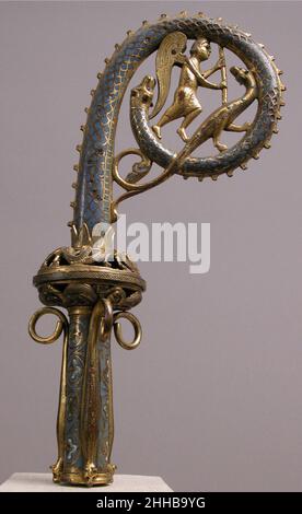 Crozier testa con San Michele Slosing il drago ca. 1220–30 Francese. Crozier testa con San Michele Slosing il drago 467497 Foto Stock