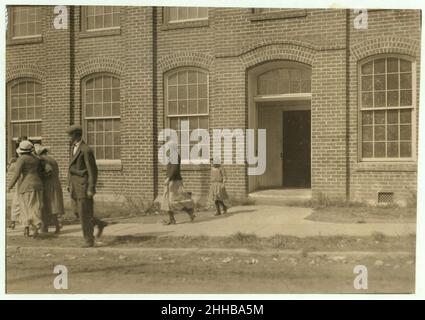 Alcuni campioni (non tutti) dei bambini nella 'Kindergarten Factory' gestita dall'High Point e Piedmont calzetteria Mills, High Point, N.C. Ogni bambino in queste foto ha funzionato- li ho visti al lavoro Foto Stock