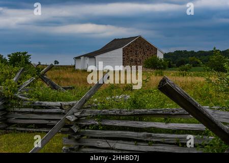 Il Barn McPherson sotto uno Stormy Sky, il Gettysburg National Military Park, Pennsylvania USA Foto Stock