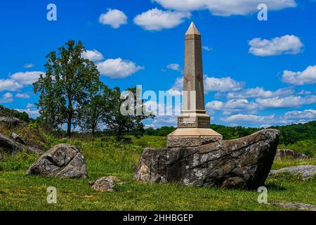 4th Maine Volontario Fanteria Regiment Monument, Devils Den, Gettysburg National Military Park, Pennsylvania USA Foto Stock