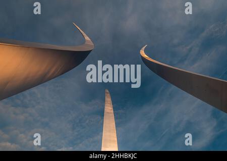 Foto dell'United States Air Force Memorial, Arlington, Virginia al tramonto Foto Stock