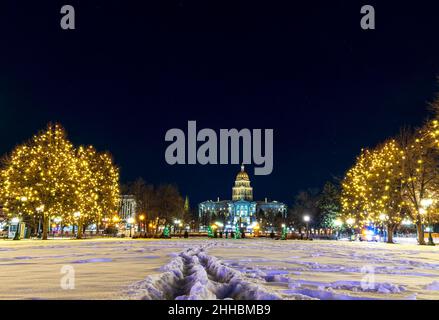 Civic Center Park e Colorado state Capitol durante una notte d'inverno. Denver, Colorado Foto Stock