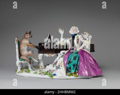 Faustina Bordoni e Fox ca. 1743 Meissen Manufactory German questo gruppo di figure esprime a diversi livelli la grande popolarità dell'opera a Dresda nella metà dell'eghquecento centruy. La rinomata mezzosoprano italiana Faustina Bordoni è raffigurata nell'atto di canto, accompagnato da una volpe su un clavicembalo. La pittura precisa della spartiti sul clavicembalo fornisce il nome dell'opera, Antigono, seguito dai nomi del suo compositore, Johann Adolph Hasse, e del suo cantante, S. (Giovanni) Bindi. La musica è resa in modo straordinario, consentendo di leggere i testi, che si riferiscono a. Foto Stock