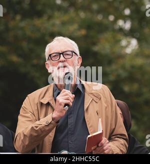 L'ex leader laburista Jeremy Corbyn parla alla protesta Stop the Liverpool Arms Fair il 11th 2021 settembre Foto Stock