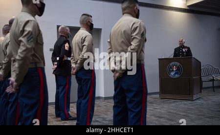 Gli Space Warfighters celebrano il 245th compleanno dell'USMC (3). Foto Stock