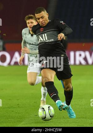 Kylian Mbappé di Parigi Saint-Germain durante la partita di calcio francese del L1 tra Parigi Saint-Germain (PSG) e Reims allo stadio Parc des Princes di Parigi, Francia, il 23 gennaio 2022. Foto di Christian Liewig/ABACAPRESS.COM Foto Stock