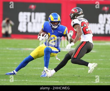 23 gennaio 2022; Tampa, FL USA; il wide receiver dei Los Angeles Rams Van Jefferson (12) durante una partita di playoff al Raymond James Stadium. I Rams batterono i Buccaneers 30-27. (Steve Jacobson/immagine dello sport) Foto Stock