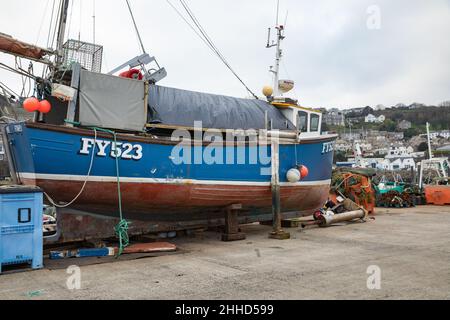 FY523 sulla banchina di Newlyn Harbour, Cornovaglia, Regno Unito Foto Stock