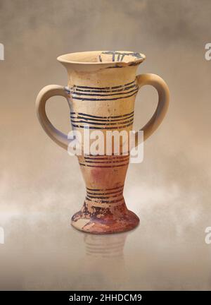 Antica ceramica greca elladica coppa a due piedi maneggiata con motivi concentrici, Cittadella inferiore Tiryns, 2200-2000 a.C. Museo Archeologico di Nafplion. R Foto Stock