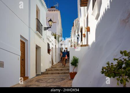 Calle del Barriobarto nel centro storico della città di Frigiliana, Andalusia Foto Stock