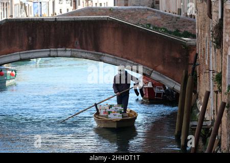 Una visione generale di Venezia dopo che il governo ha imposto un blocco virtuale sul nord Italia. Venezia, Italia Marzo 22 2020. (MVS) Foto Stock