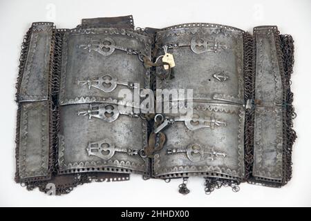 Cuirass 18th secolo indiano. Cuirass. Indiana. 18th secolo. Acciaio, ferro, ottone. Componenti Armor Foto Stock