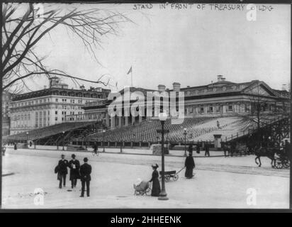 Stare davanti al Tesoro Bldg. Per Woodrow Wilson's inaugurazione Foto Stock