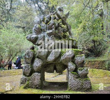 Una fontana chiamata Pegaso, il cavallo alato nel Parco Bomarzo dei Mostri Foto Stock