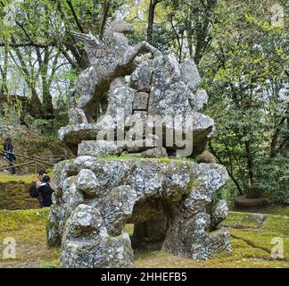 Una fontana chiamata Pegaso, il cavallo alato nel Parco Bomarzo dei Mostri Foto Stock