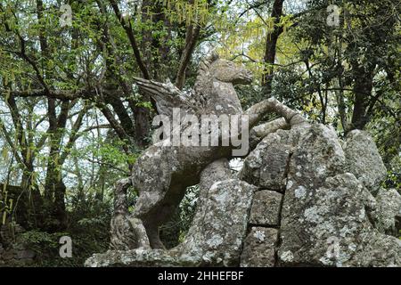 Una fontana chiamata Pegaso, il cavallo alato nel Parco Bomarzo dei Mostri Foto Stock