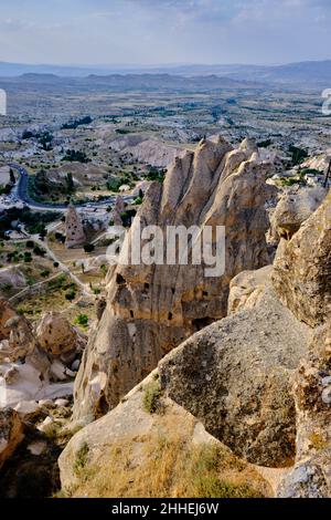 formazione di hoodoo rock in cappadocia, goreme. camini fairy di formazione geologica Foto Stock