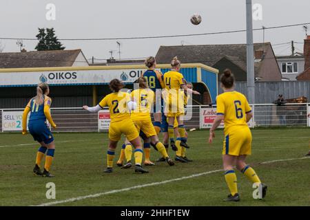 Canvey Island, Regno Unito. 23rd Jan 2022. Canvey Island, Inghilterra, 23rd gennaio 2022 AFC Wimbledon e hashtag United Battle for the ball in fa Women's National League se Division 1 a Park Lane, Canvey Island, Inghilterra Danielle Ward/SPP Credit: SPP Sport Press Photo. /Alamy Live News Foto Stock