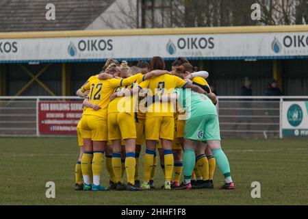 Canvey Island, Regno Unito. 23rd Jan 2022. Canvey Island, Inghilterra, 23rd gennaio 2022 AFC Wimbledon team huddle prima della seconda metà nella fa Women's National League se Division 1 a Park Lane, Canvey Island, Inghilterra Danielle Ward/SPP Credit: SPP Sport Press Photo. /Alamy Live News Foto Stock