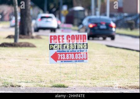 Houston, Stati Uniti. 23rd Jan 2022. Un cartello che fa pubblicità a un Pop-up Covid-19 testing location è visto a Houston, Texas il 23 gennaio 2022. La legittimità di questi siti di test è in discussione e in corso di indagine. (Foto di Jennifer Lake/SIPA USA) Credit: Sipa USA/Alamy Live News Foto Stock