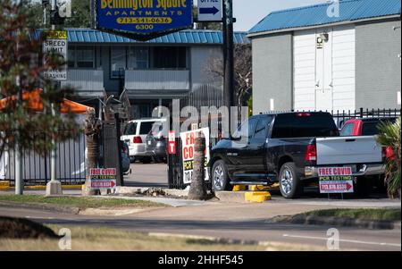 Houston, Stati Uniti. 23rd Jan 2022. Un cartello che fa pubblicità a un Pop-up Covid-19 testing location è visto a Houston, Texas il 23 gennaio 2022. La legittimità di questi siti di test è in discussione e in corso di indagine. (Foto di Jennifer Lake/SIPA USA) Credit: Sipa USA/Alamy Live News Foto Stock