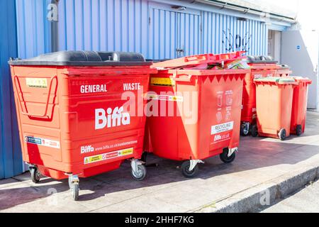 Bidoni per lo smaltimento dei rifiuti Biffa, bidoni Biffa, bidoni per rifiuti Biffa, bidoni per rifiuti Biffa, Biffa, bidone di riciclaggio Biffa, rifiuti generici, riciclaggio, bidone, bidoni, biffa Foto Stock