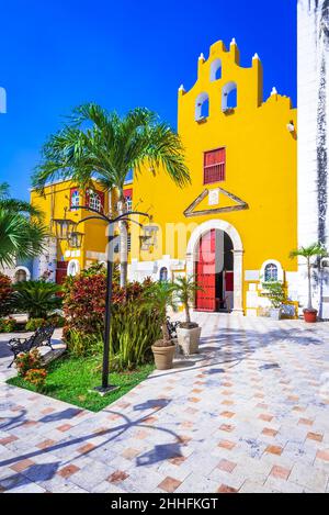 Campeche, Messico - Yucatan patrimonio coloniale, cattedrale di San Francisco de Campeche, costruita nel 1540. Foto Stock