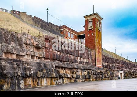 Ascensore di bordo a Blackpool Boating Lake, North Shore, Blackpool, Lancashire, Regno Unito Foto Stock